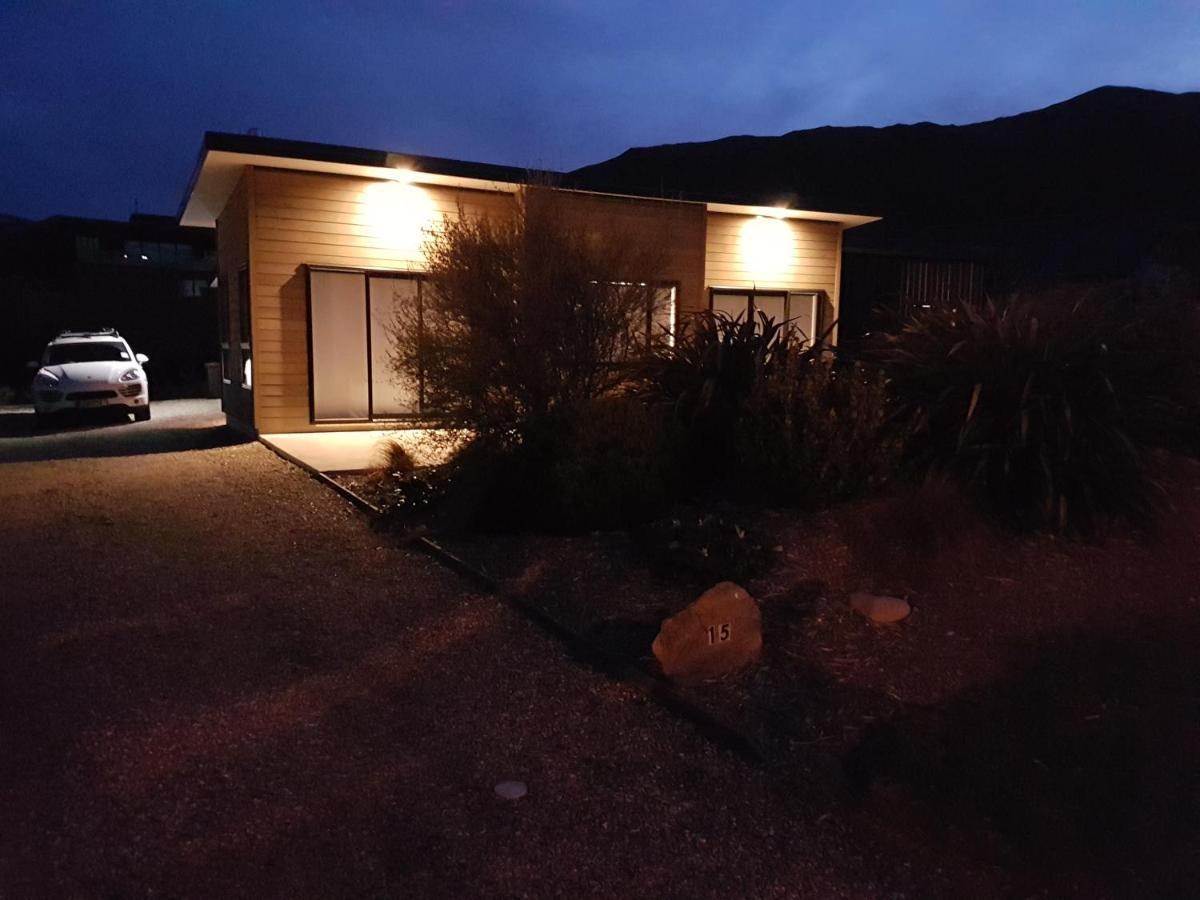 Simply Stunning Villa Wanaka Bagian luar foto