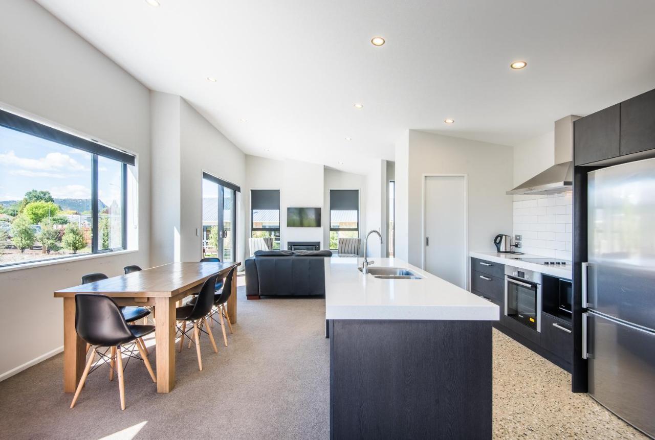 Simply Stunning Villa Wanaka Bagian luar foto