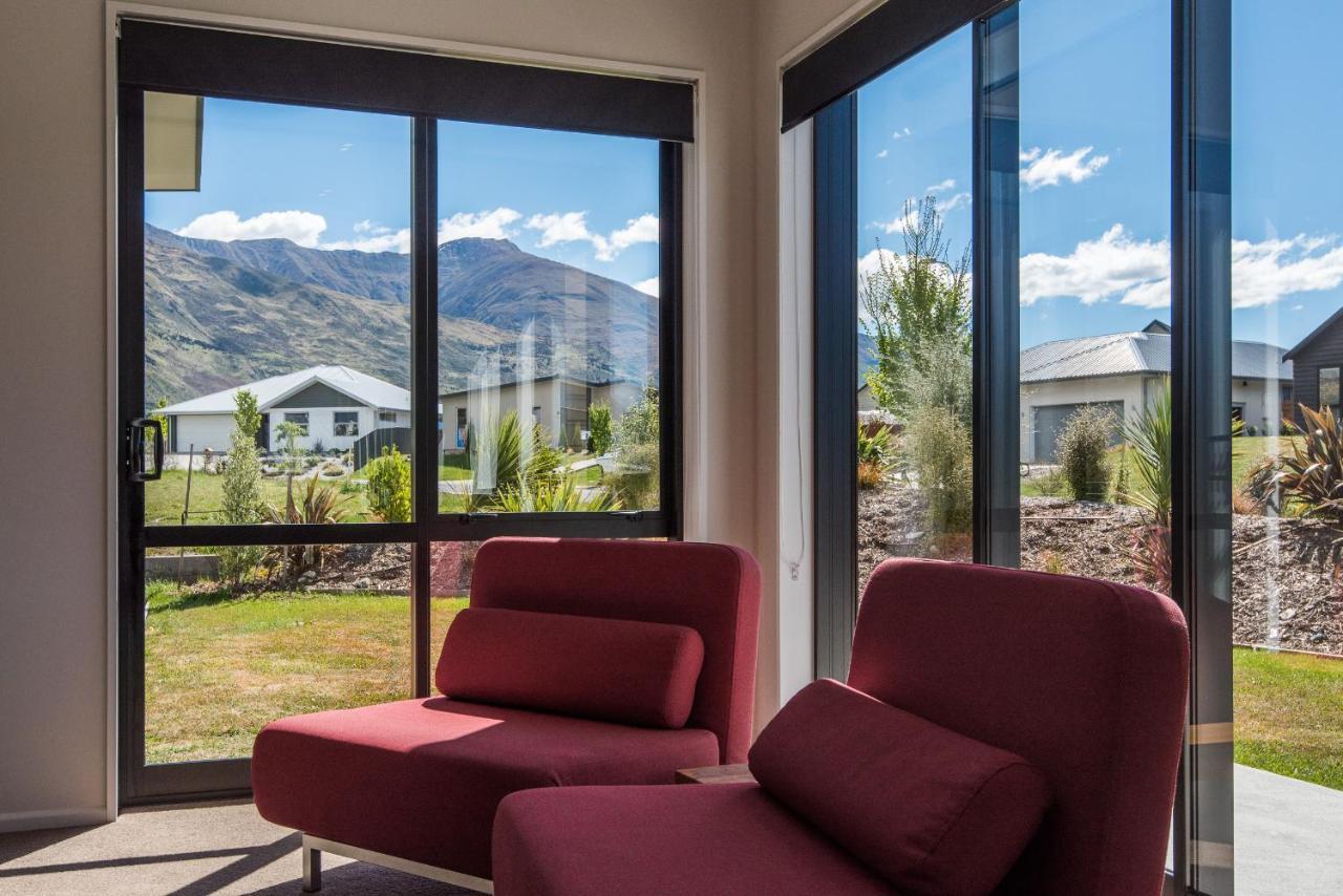 Simply Stunning Villa Wanaka Bagian luar foto