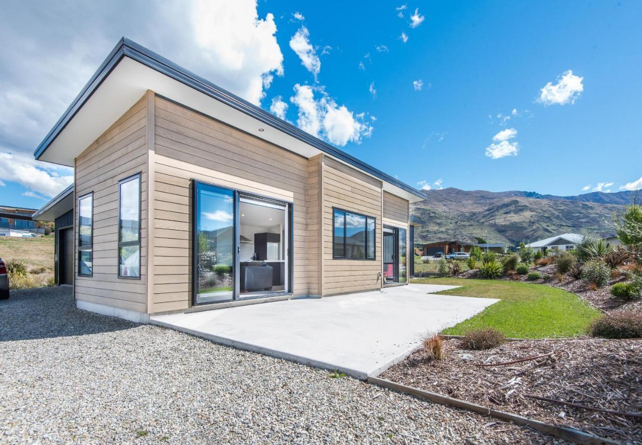Simply Stunning Villa Wanaka Bagian luar foto
