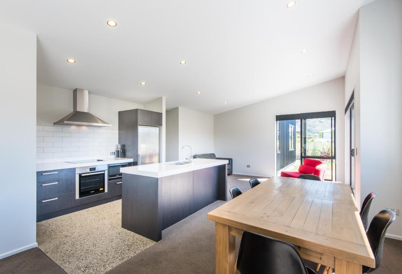 Simply Stunning Villa Wanaka Bagian luar foto