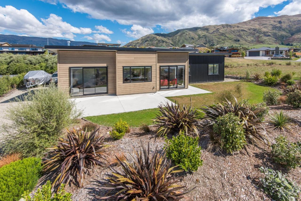 Simply Stunning Villa Wanaka Bagian luar foto