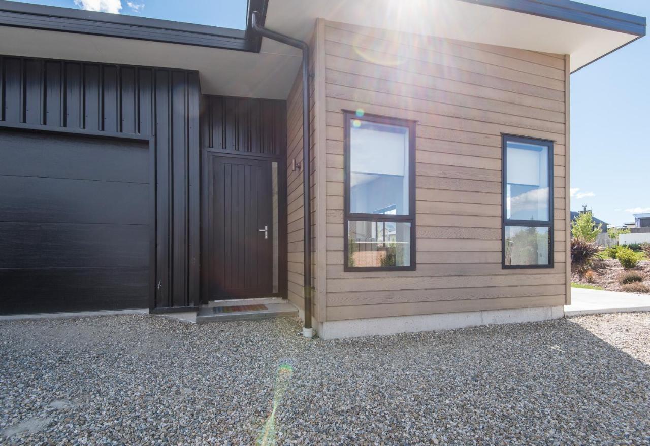 Simply Stunning Villa Wanaka Bagian luar foto